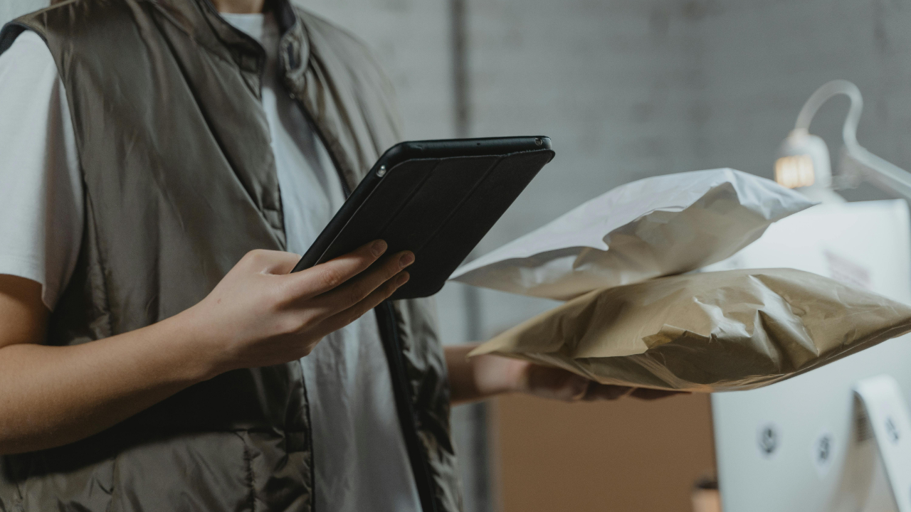 Viry : Un facteur volait des colis et les revendait sur Vinted Viry : Un facteur volait des colis et les revendait sur Vinted