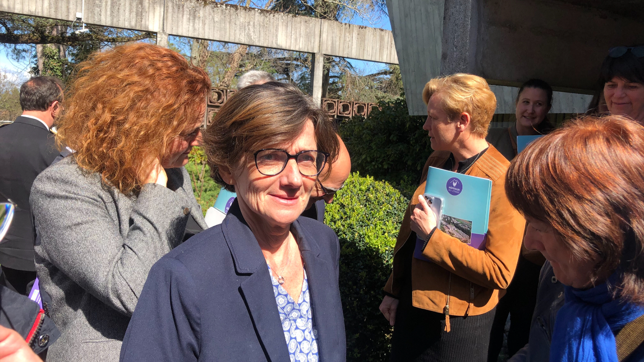 Visite d'Agnès Firmin Le Bodo, Ministre déléguée chargée des professions de santé en Chablais (interview)