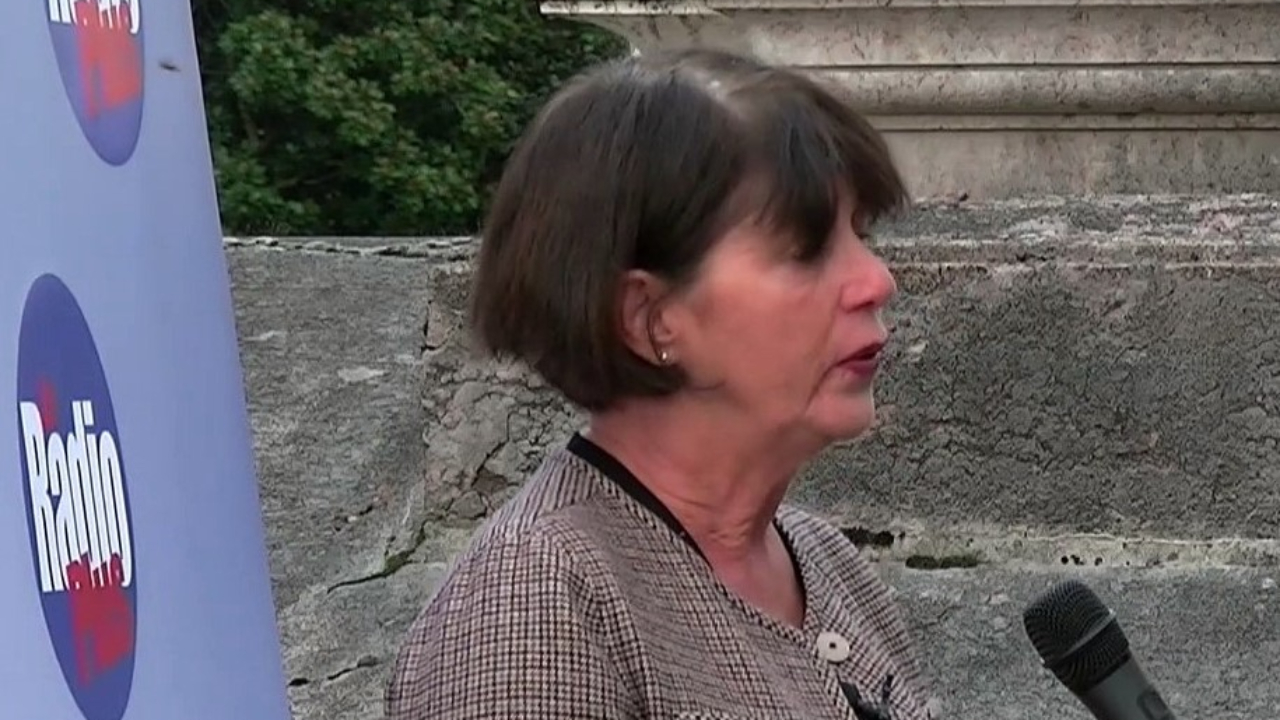 Vœux pour 2023 : Josiane Lei, Maire d'Evian et Présidente de la CCPEVA, présente les siens aux auditeurs (interview) Vœux pour 2023 : Josiane Lei, Maire d'Evian et Présidente de la CCPEVA, présente les siens aux auditeurs (interview)