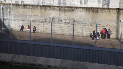 A la prison d'Aiton, des détenus passent à tabac un homme qui dissimulait une lame dans sa bouche A la prison d'Aiton, des détenus passent à tabac un homme qui dissimulait une lame dans sa bouche