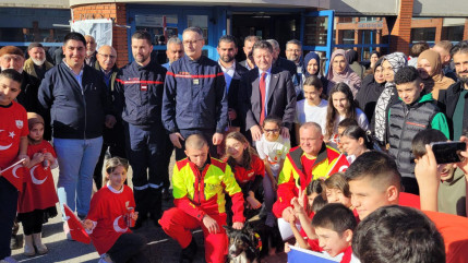 Annemasse : les sauveteurs franco-suisses de l'ONG USAR-GIS accueillis avec émotion par la communauté turque