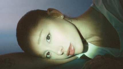 Ariana Grande dévoile un superbe court-métrage pour accompagner la sortie de la version deluxe de son album !
