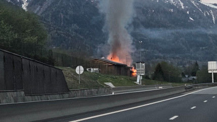 Chamonix : Un immeuble en feu, le secteur est &agrave; &eacute;viter
