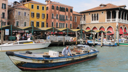 Comment Louis XIV et Colbert ont convaincu des maîtres-verriers vénitiens de venir travailler en France ? (interview de l'écrivain Philippe Lemaire)) Comment Louis XIV et Colbert ont convaincu des maîtres-verriers vénitiens de venir travailler en France ? (interview de l'écrivain Philippe Lemaire))
