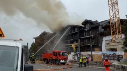 Courchevel : l'impressionnant incendie d'un immeuble en chantier