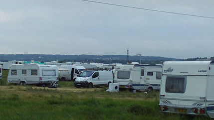 Des gens du voyage occupent illégalement le parking des Crêts à Sciez-sur-Léman