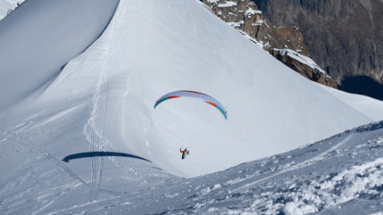 Deux parapentistes secourus dans le massif du Mont-Blanc après deux accidents distincts