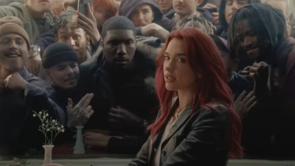 Dua Lipa aimerait bien trouver l'amour dans "Training Season"
