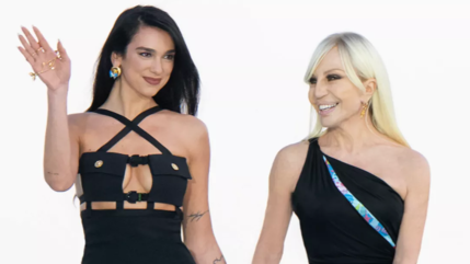 Dua Lipa : Sa collection "La Vacanza" avec Donatella Versace fait un carton !