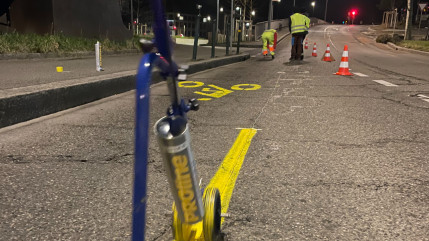 Extinction Rebellion s’attaque à une autre piste cyclable à Genève Extinction Rebellion s’attaque à une autre piste cyclable à Genève