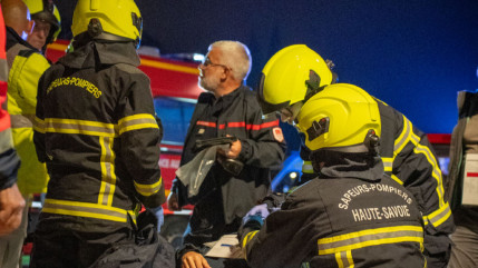 Grave sortie de route à Sciez : une voiture percute un arbre