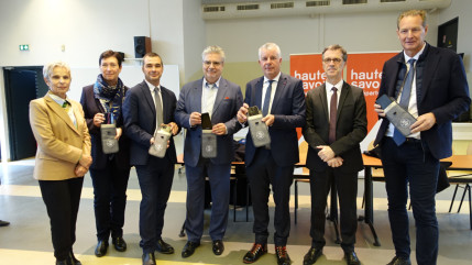 Haute-Savoie : les téléphones portables resteront au fond du sac des collégiens