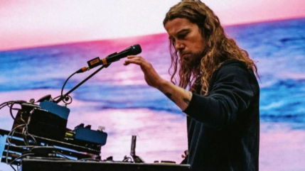 Julien Doré se confie sur la perte de sa grand-mère