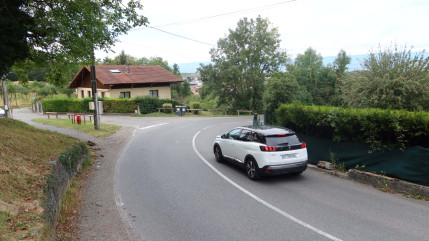 La commune de Publier repense le virage de Crochet pour la sécurité de tous les usagers