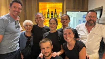 Le célèbre acteur Hugh Jackman aperçu dans un restaurant en Haute-Savoie : mais que faisait-il ici ?