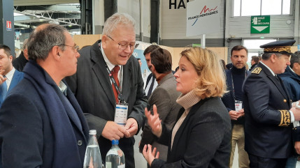 Les professionnels de la montagne réunis en Savoie avec une Ministre Les professionnels de la montagne réunis en Savoie avec une Ministre