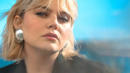 Louane en vacances : elle partage une adorable photo !