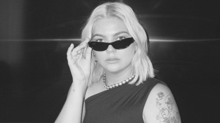 Louane s'autorise une pause des réseaux sociaux