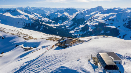Meg&egrave;ve nettoie sa montagne
