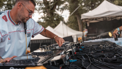 Petit Biscuit,  Laurent Wolf, Sound of Legend, Maeva Carter, Tony Romera à l'affiche du XNV Beach Festival (interview)