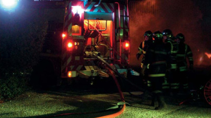 Sal&egrave;ve : Un b&acirc;timent en feu &agrave; flanc de montagne