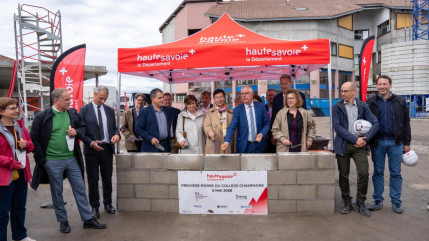 Thonon : premi&egrave;re pierre pos&eacute;e pour la restructuration du coll&egrave;ge Champagne