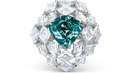 Un rarissime diamant bleu-vert vendu pr&egrave;s de 15 millions d&rsquo;euros aux ench&egrave;res &agrave; Gen&egrave;ve